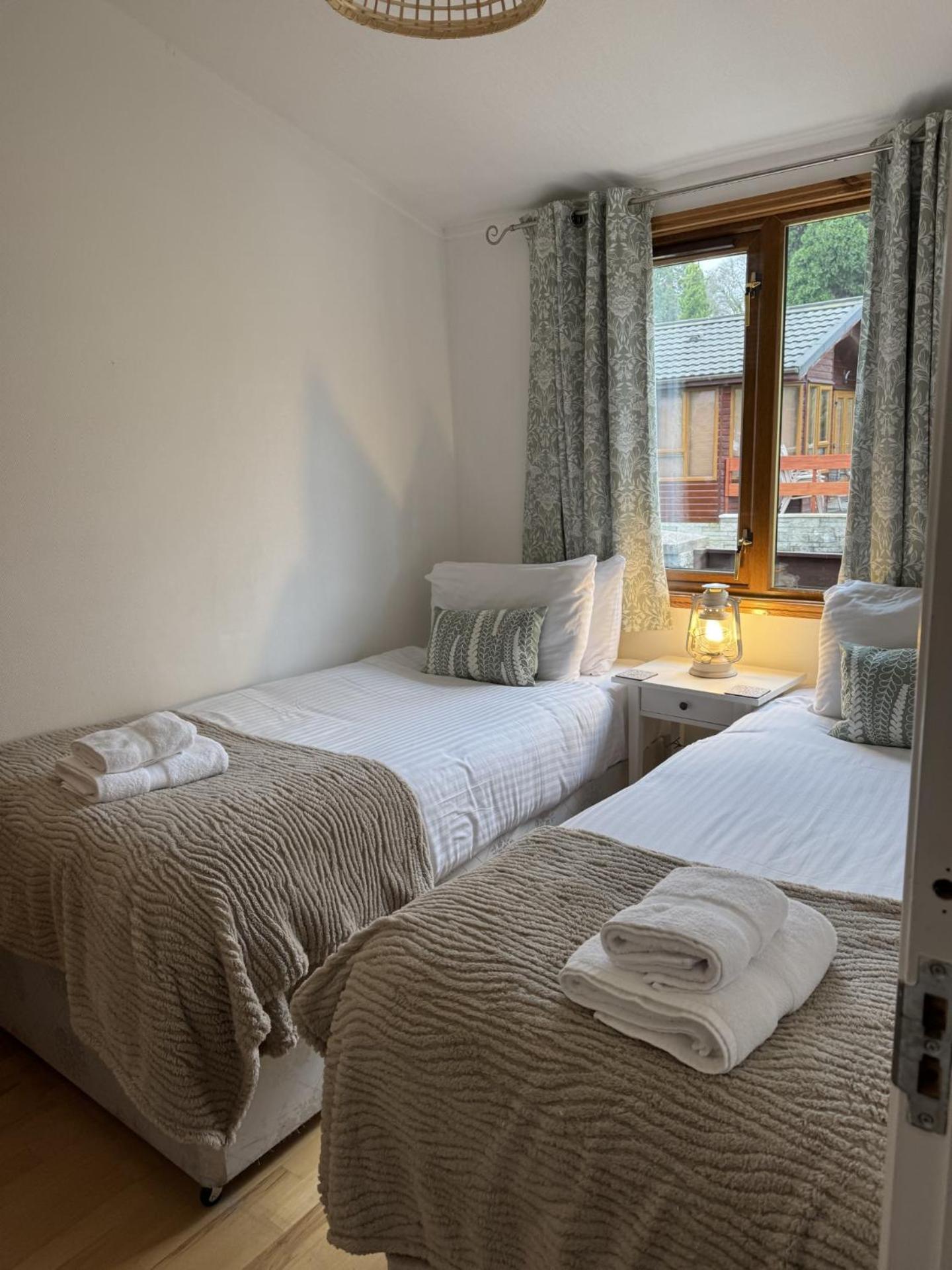 Walled Garden Lodges Loch Lomond Balloch Bagian luar foto